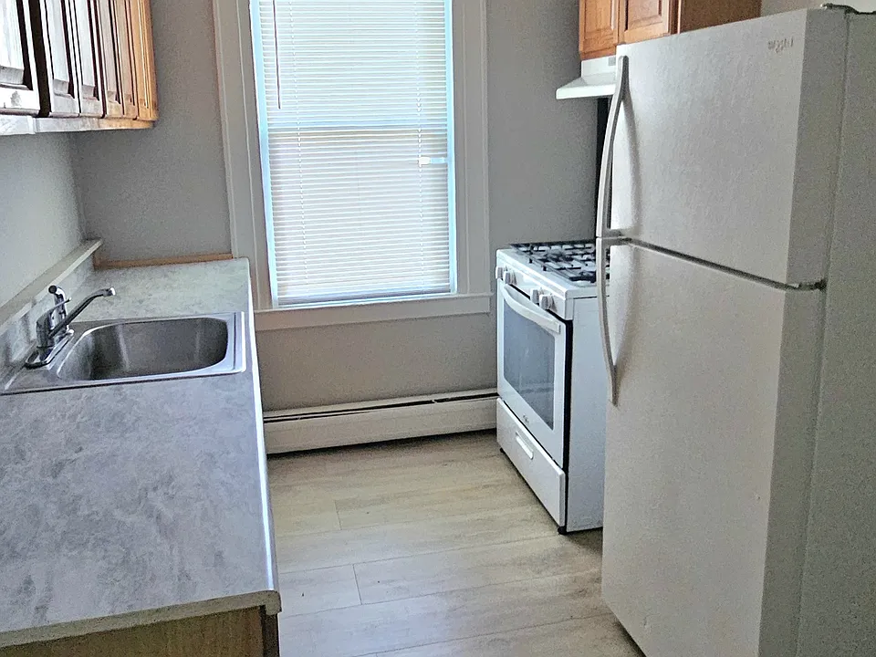 208 Sherman Ave #4A4