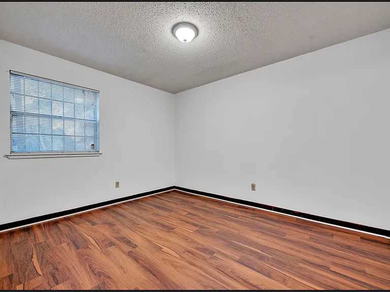 313 Beta St — Photo 17