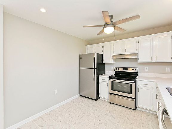 2nd image of 215 Stratford Dr