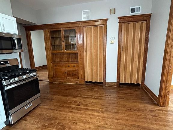 3rd image of 2615 S Lawndale Ave #3R