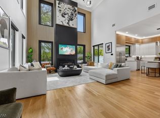 424 E Ridgewood Ave, Paramus Boro, NJ 07652