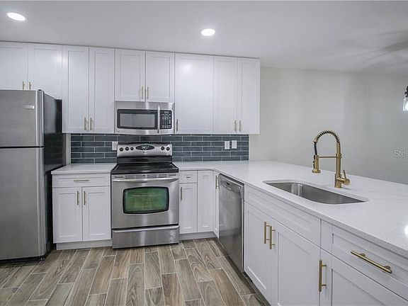 5th image of 972 Madrid Dr