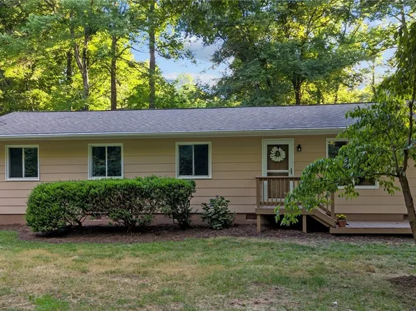 625 Robertson Town Rd, Bumpass, VA 23024