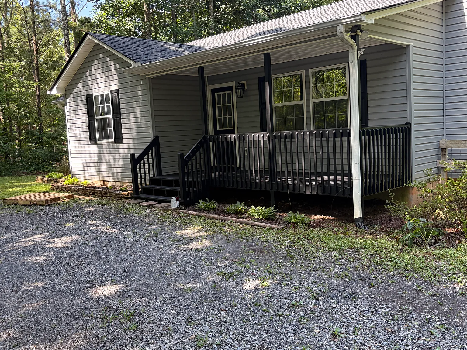 3 bed, 1140 sqft, $2,000 — Photo 2