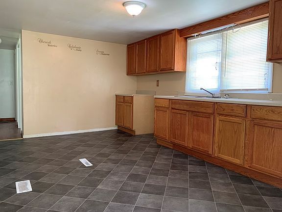 4th image of 115 Allen Ln