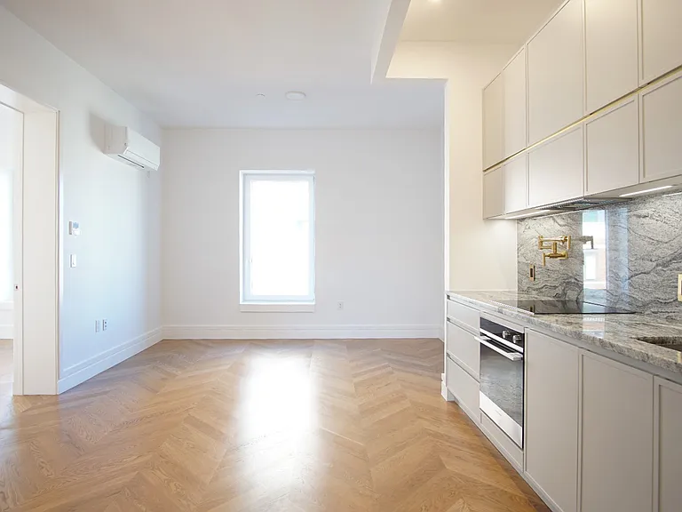 370 Lenox Ave #Penthouse 7 — Photo 1