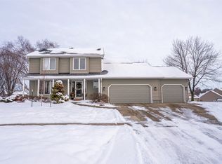 1110 Sandalwood Ct SW, Altoona, IA 50009