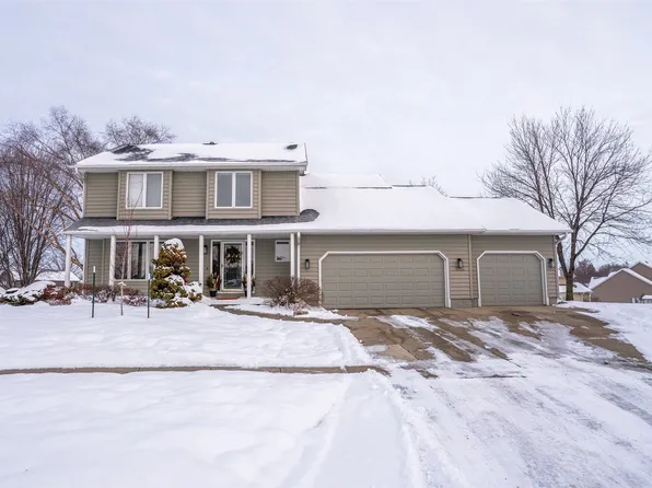 1110 Sandalwood Ct SW, Altoona, IA 50009