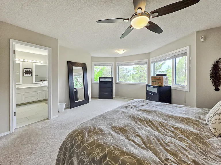 138 Mount Robson Close SE — Photo 28