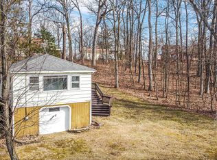 697 Valley Dr, Valparaiso, IN 46383