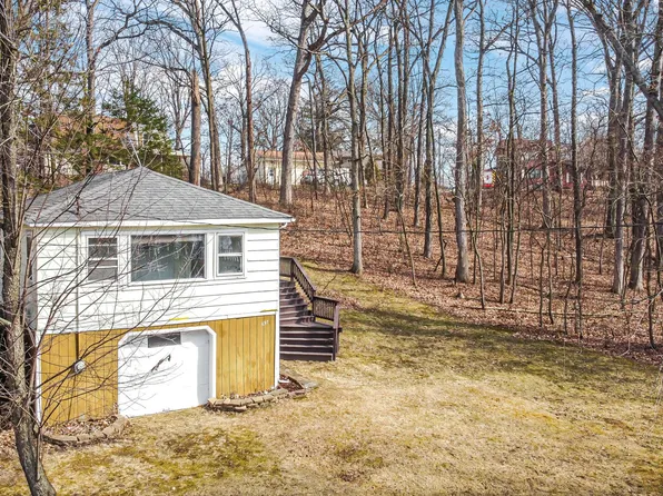 697 N Valley Dr, Valparaiso, IN 46383