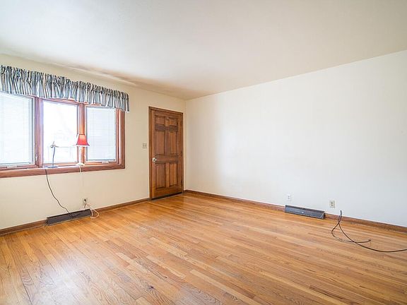 5th image of 4046 S Caulfield Ave