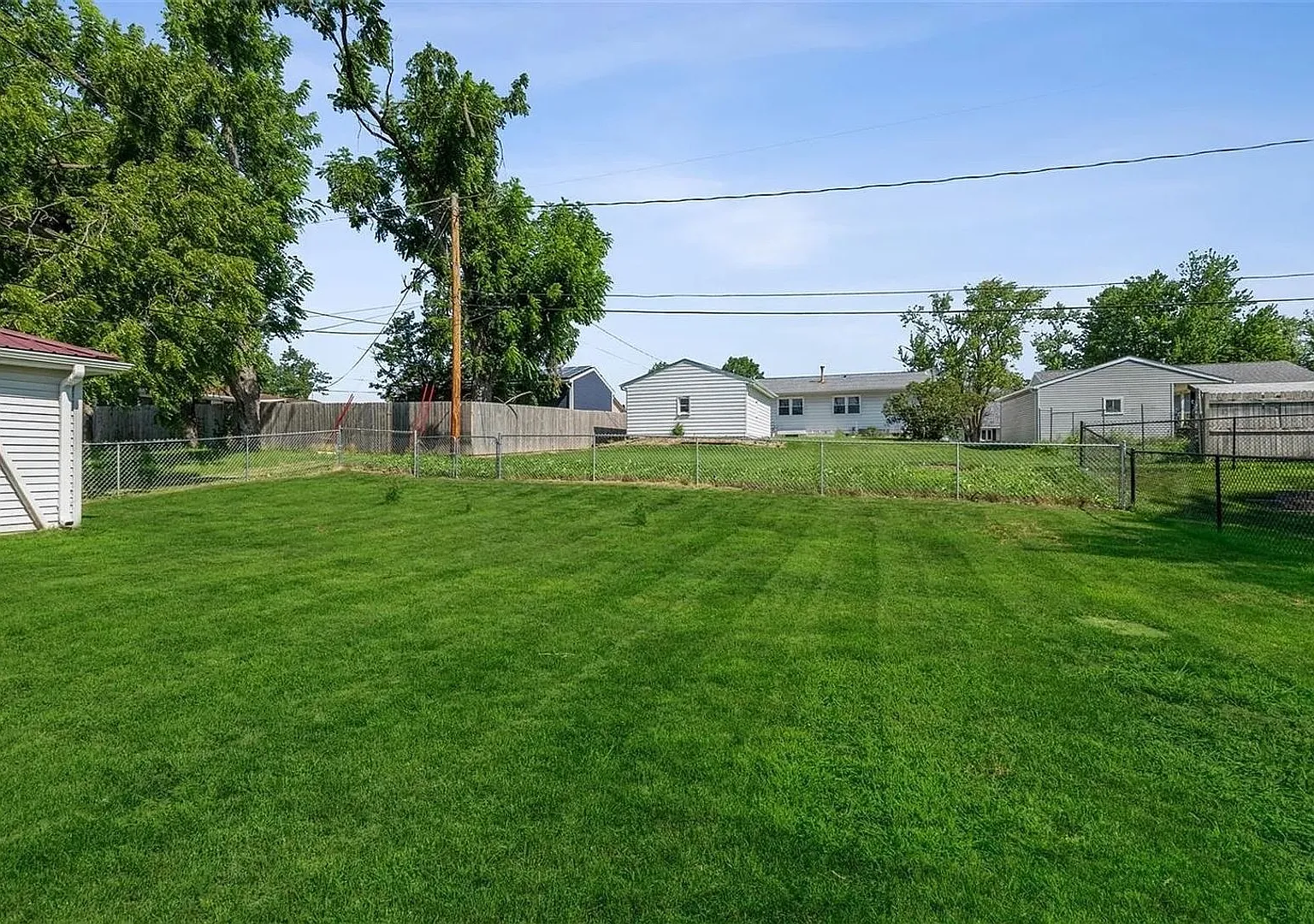 1632 47th St NE Cedar Rapids, IA — Photo 3