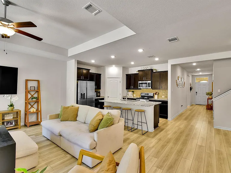 632 Friars Tuck Dr — Photo 8