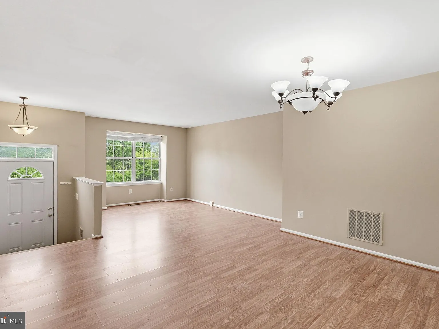 4 bed, 1280 sqft, $2,700 — Photo 3