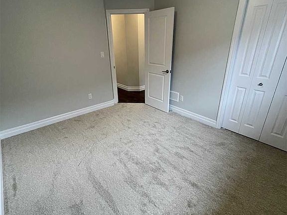 3rd image of 16 Kingsbridge Dr