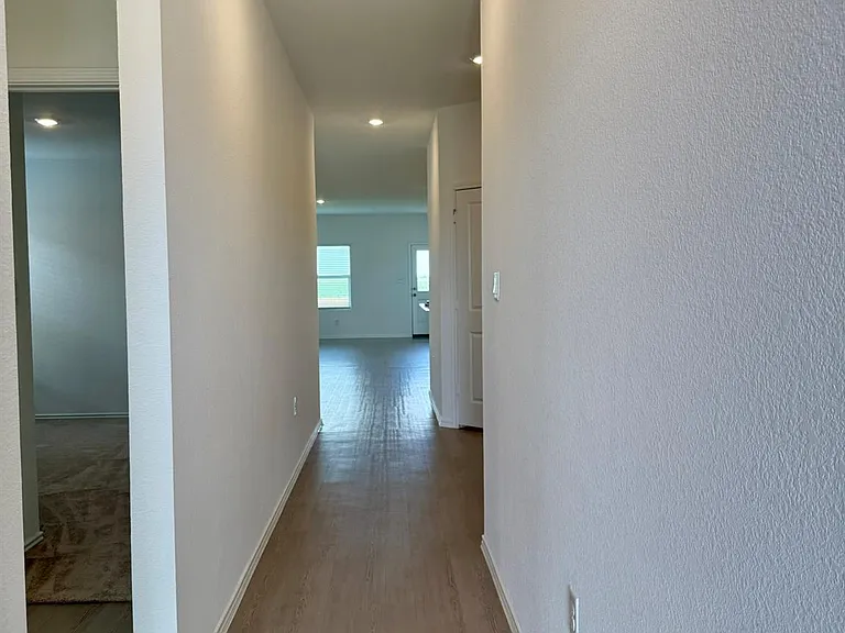 106 Camargue Dr — Photo 4