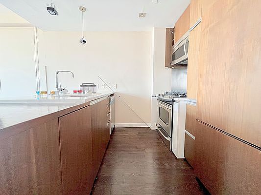 3rd image of 601 Ocean Pkwy APT 8B