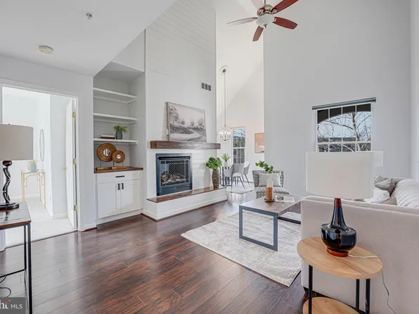 46604 Ellicott Sq Unit 301, Sterling, VA 20165