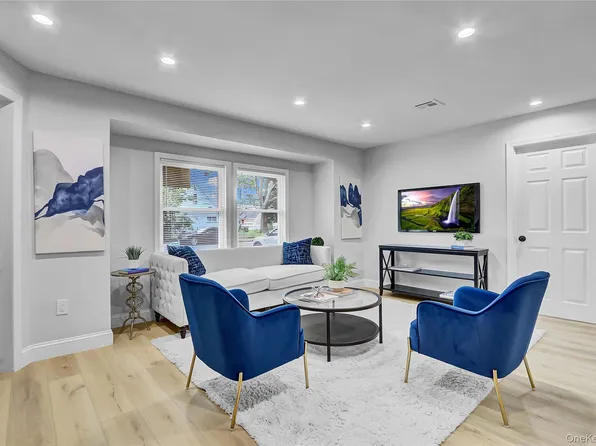 10 Hillman Place, Roosevelt, NY 11575