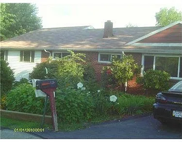 1235 Waverly Dr photo 1