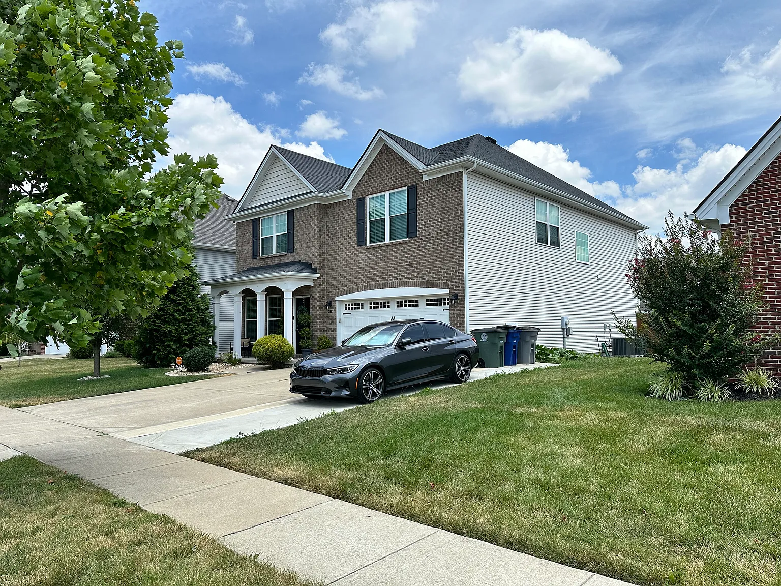 4 bed, 2.5 bath, 2875 sqft, $2,800 — Photo 2