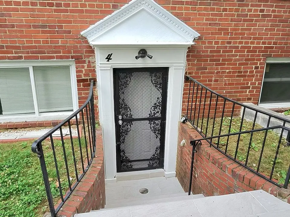 407 Lebaum St SE #4