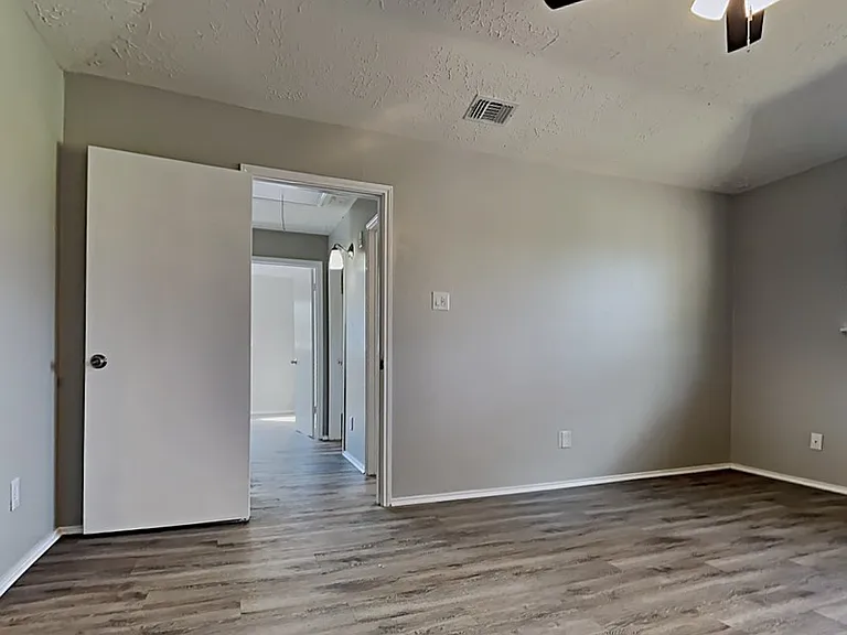 3310 Hampton Dr — Photo 9