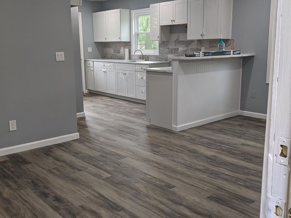 Livingroom looking towards kitchen from front door