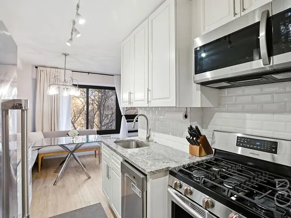 33-64 21st St #6D, Queens, NY 11106