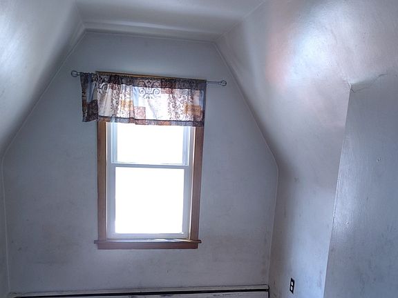 5th image of 10151 S Hoxie Ave