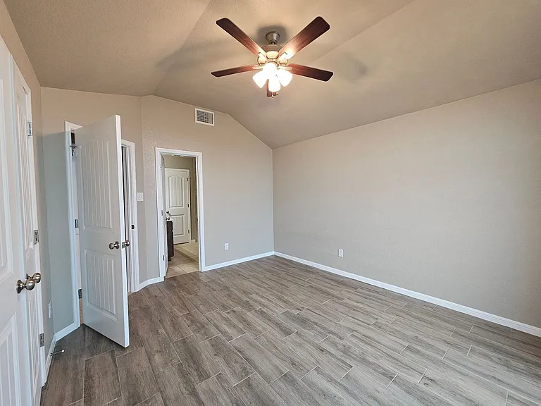 5010 Charles Loop — Photo 14
