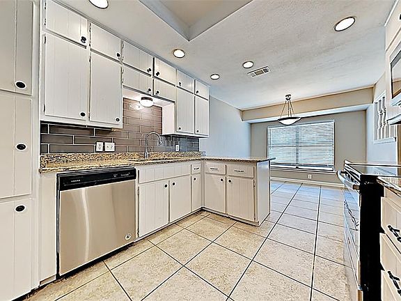2nd image of 6925 Eagle Rock Dr