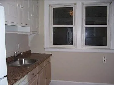 847 Beaconsfield Ave #2 — Photo 9
