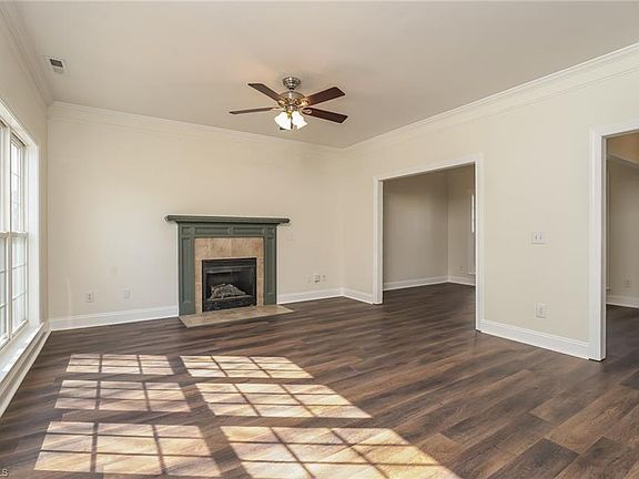 4th image of 374 Quick Silver Dr