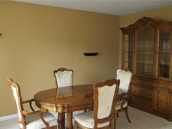 5th image of 997 Caxton Ln