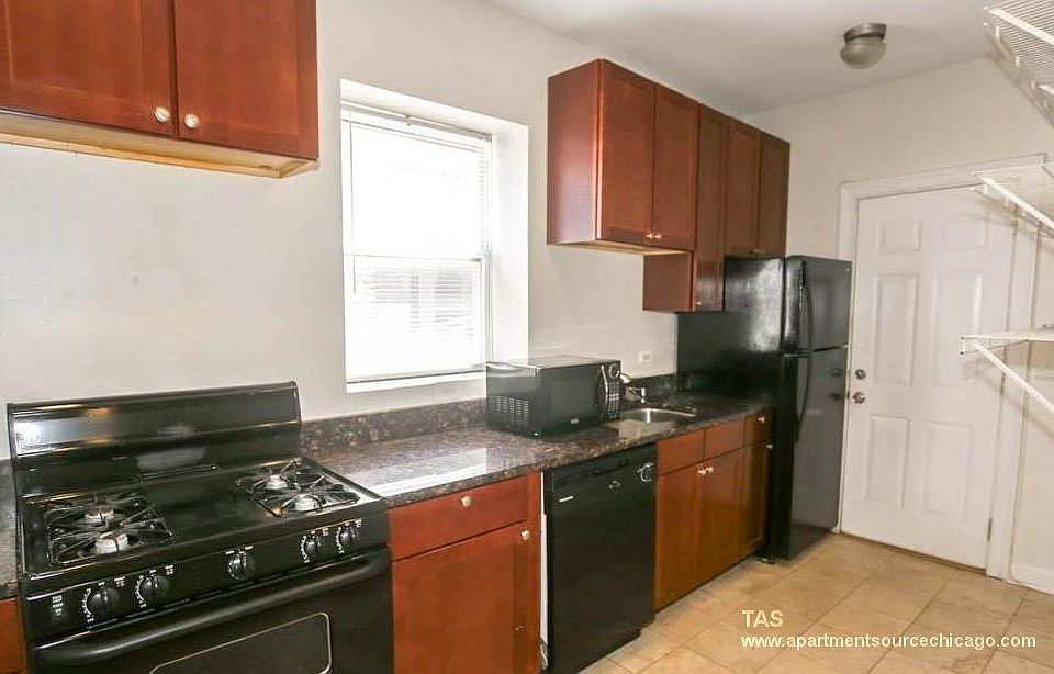 1st image of 3918 N Pine Grove Ave APT 1