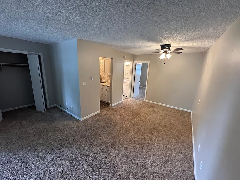 204 E Center St #8 — Photo 8
