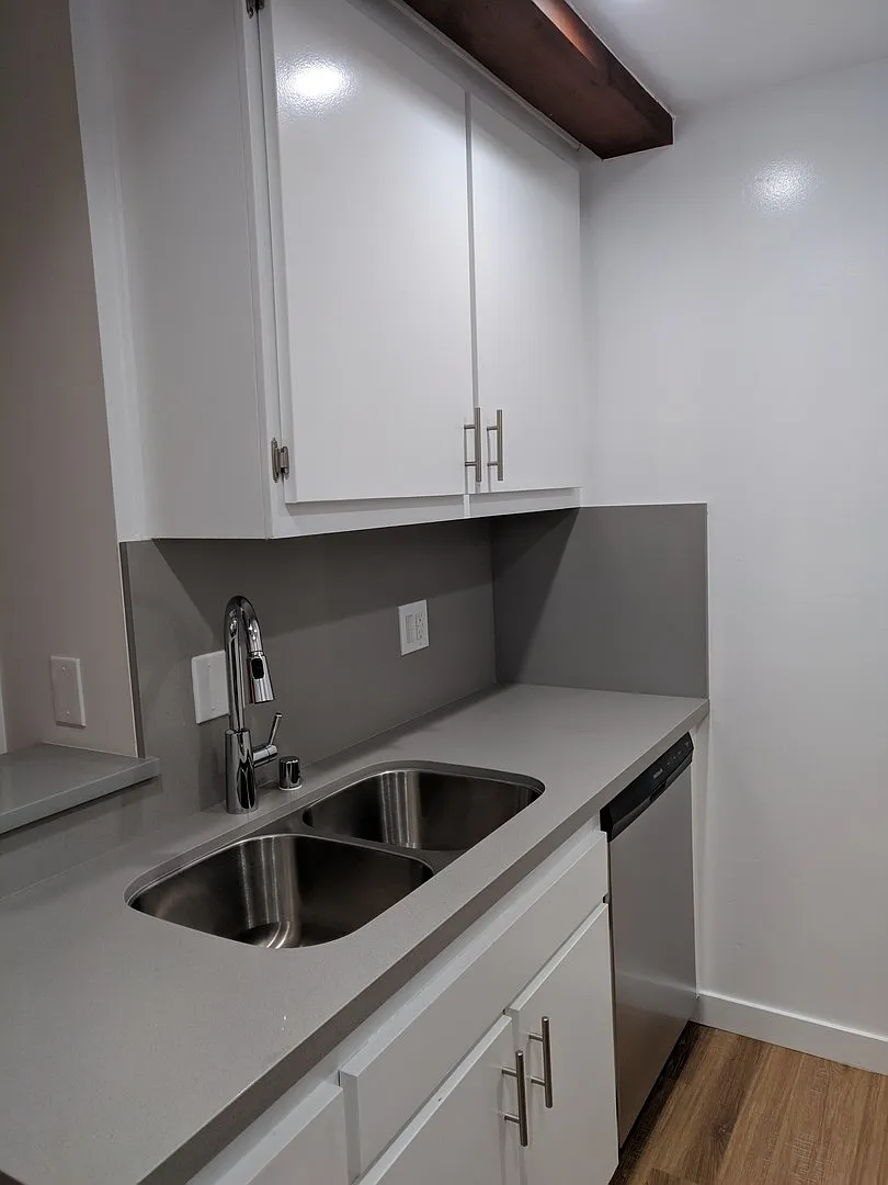Canyon Apts - Canyon Lodge Apts, LP — Photo 4