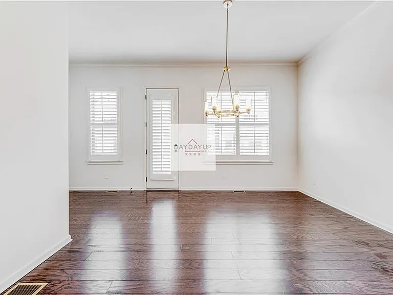 16 Lochurst Ln — Photo 3