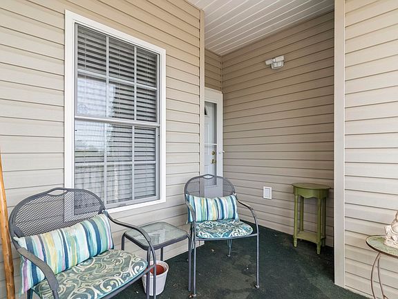 3rd image of 100 Lazy Willow Ln. #204