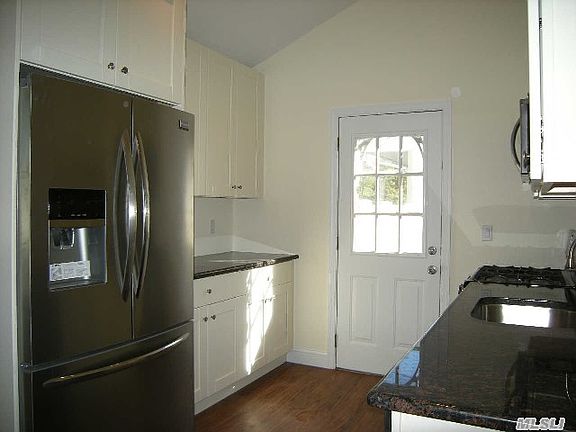 3rd image of 832A N Greene Ave
