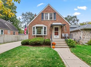 9252 S Sawyer Ave, Evergreen Park, IL 60805
