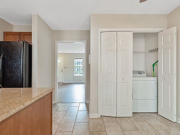3rd image of 3101 Cedarwood Dr