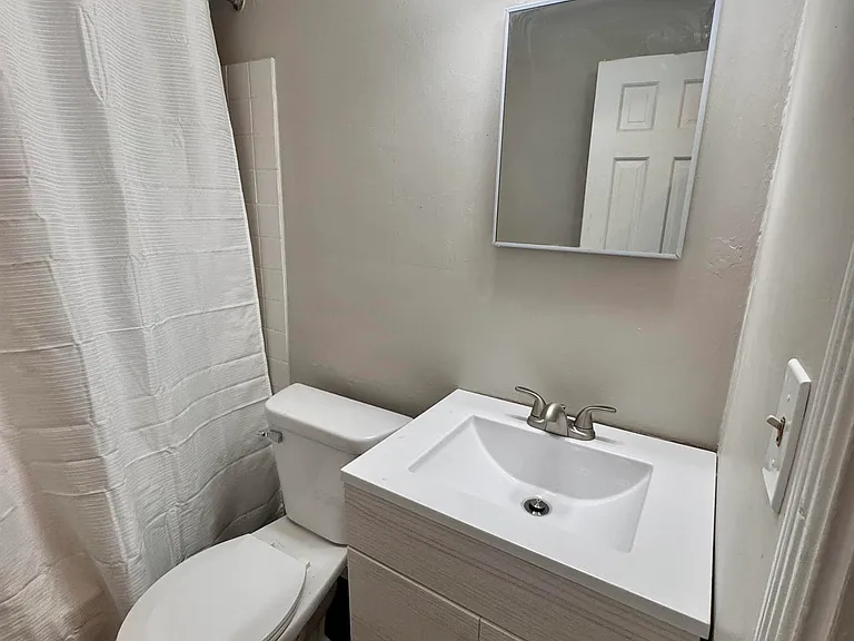 1305 Collegewood St — Photo 3