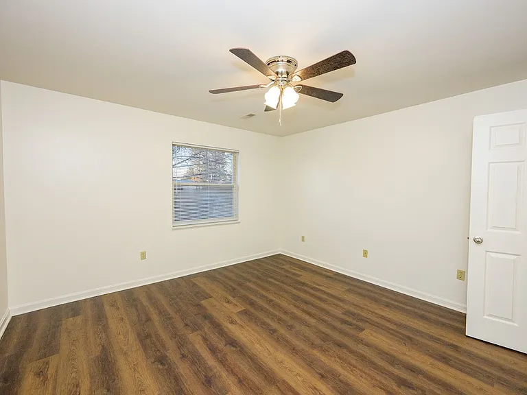 113 College Street Rd #E — Photo 15
