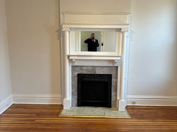 3rd image of 1917 Arsenal St