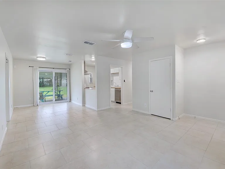 2713 Friar Tuck Ln — Photo 4