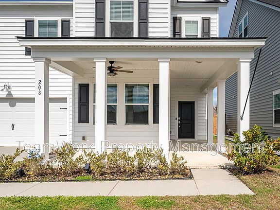 4th image of 208 Evergreen Ave