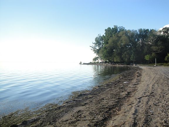 4th image of 834 Oakwood Beach